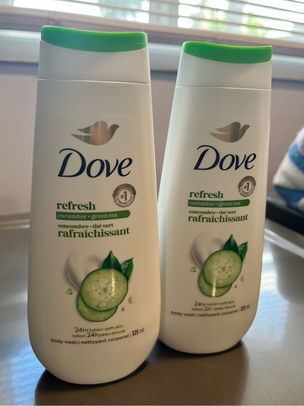 (2) Dove Refresh Cucumber + Green Tea Body Wash
